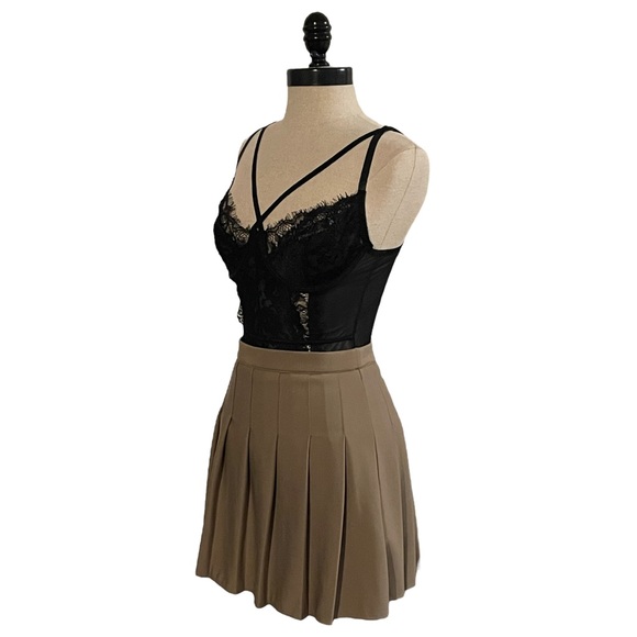 Halara 2-in-1 Siren Tennis Skirt - Tan - Pleated - Excellent Used Condition - Picture 4 of 8